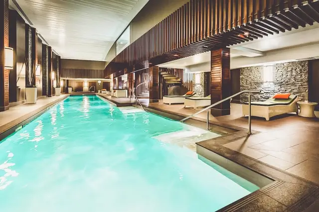 Piscina interior Hilton Queenstown Resort & Spa