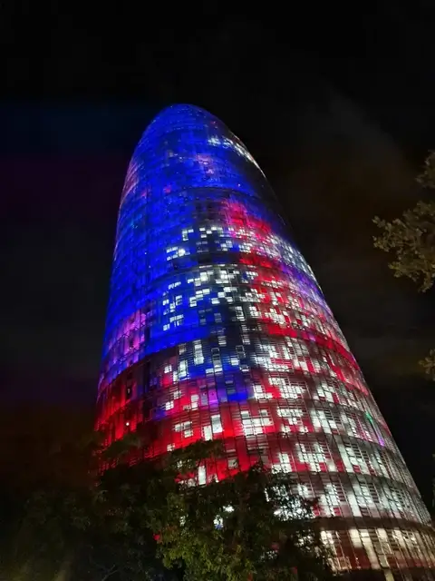 Torre Glories iluminada