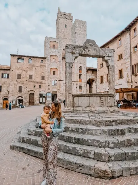 Plaza de la Cisterna San Gimignano