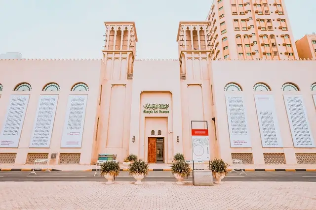 museo de arte de sharjah en emiratos
