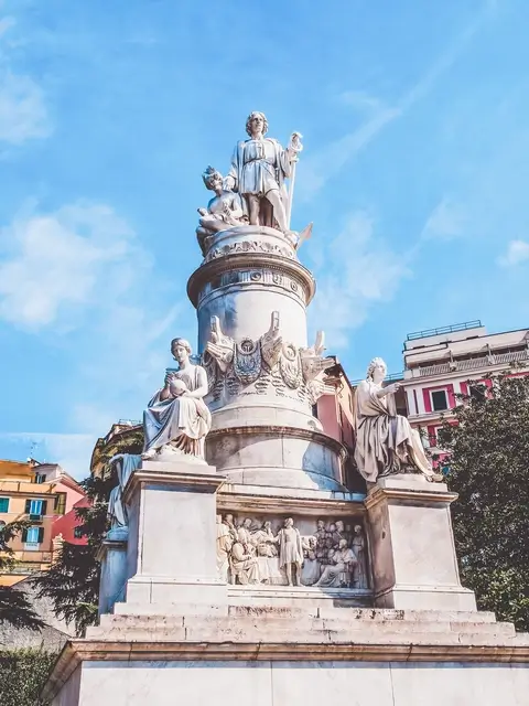 Monumento a colón en génova