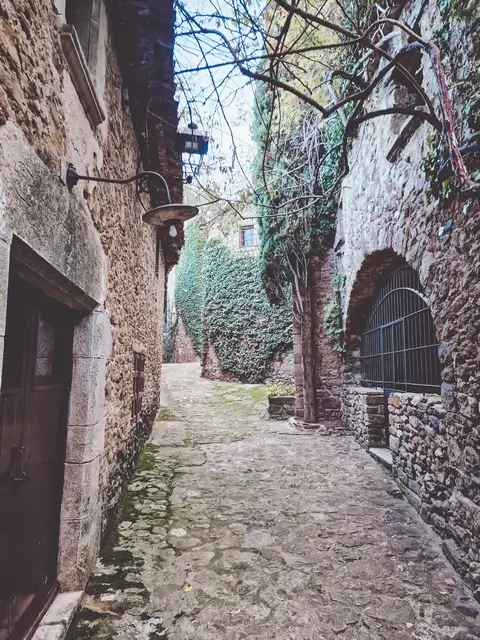 Sant Marti Vell pueblo medieval Girones