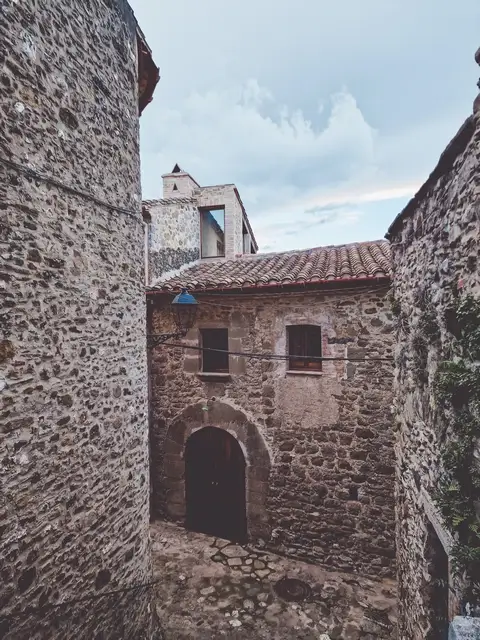 Sant Marti Vell pueblo medieval Girones