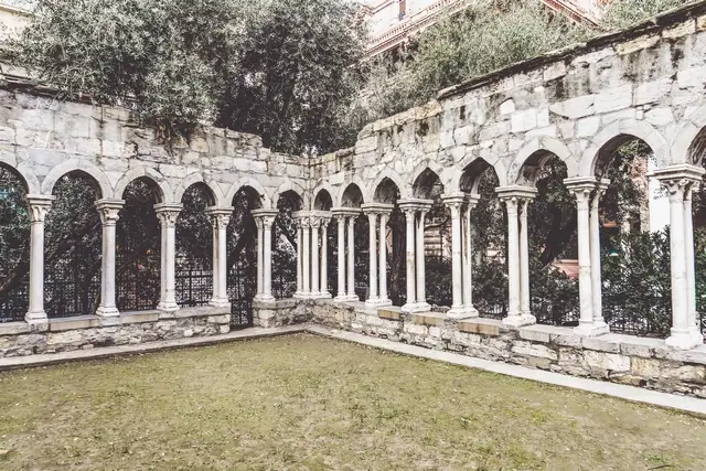 ruinas del claustro de san andrés en génova