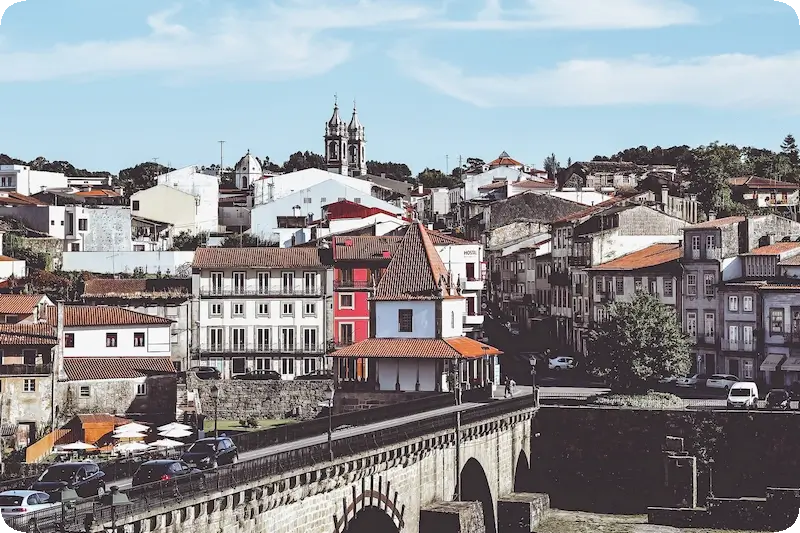 Foto de la ciudad y el puente de Barcelos Portugal