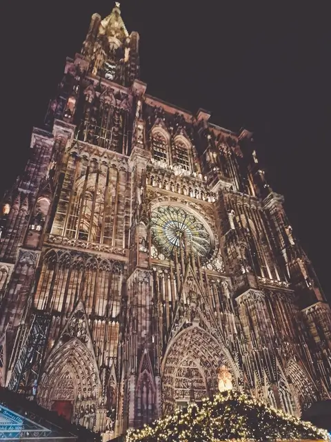 Catedral de Estrasburgo de noche
