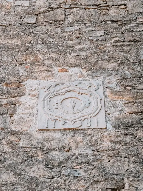 Escudo de Madremanya pueblo medieval Girones