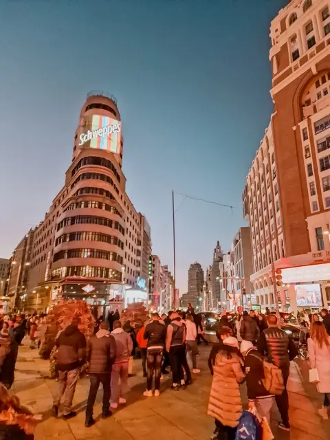 Qué ver en Madrid - Gran Via Edificio Scheweppes