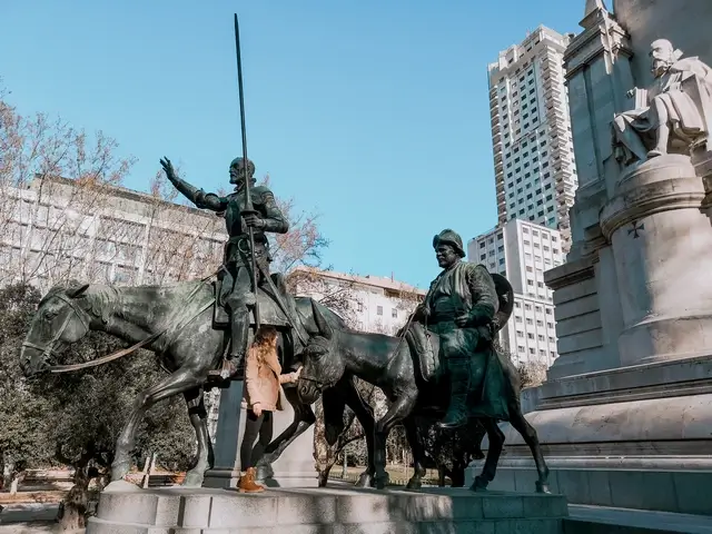 Qué ver en Madrid - Plaza de España Estatua de Cervantes