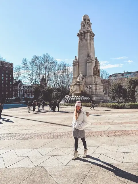 Qué ver en Madrid en 2 días - Plaza de España Estatua de Cervantes