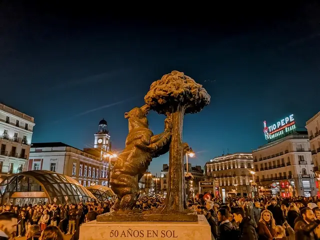 Qué ver en Madrid - Plaza del Sol el Oso y el Madroño