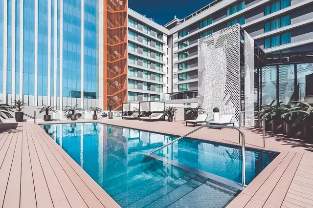 Hoteles con encanto en Madrid - Barcelo Imagine piscina