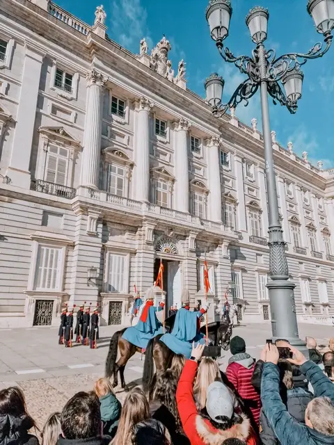 Qué ver en Madrid - Palacio Real Cambio de Guardia 