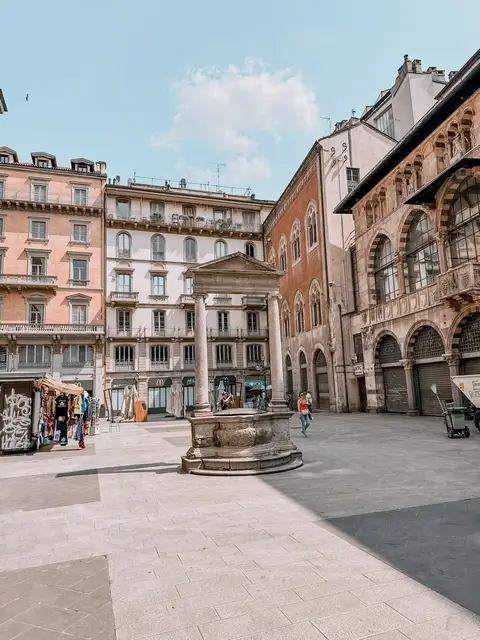 Qué ver en Milán - Piazza Mercanti 