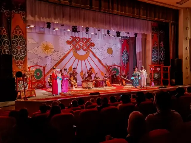 Qué ver en Mongolia - actuación bailes y cantos típicos del país