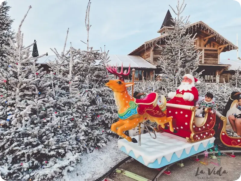 Atracciones para niños tren trineo Le Barcarès Village de Noel 2023