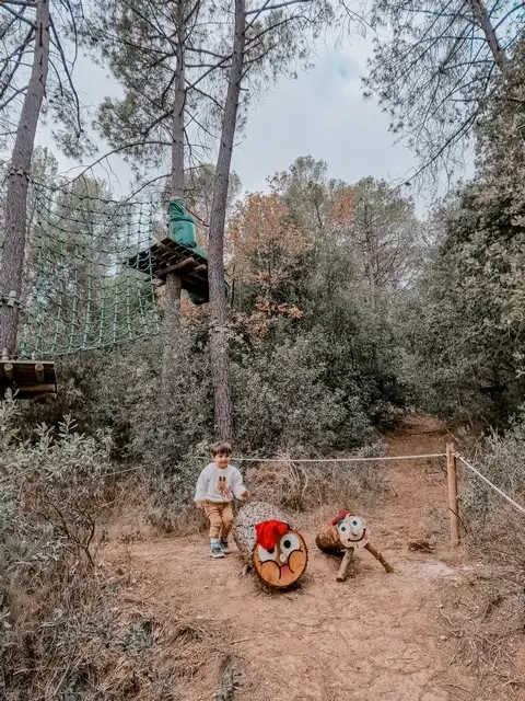El Bosque Mágico de Papá Noel en Can Juliana - busca tios
