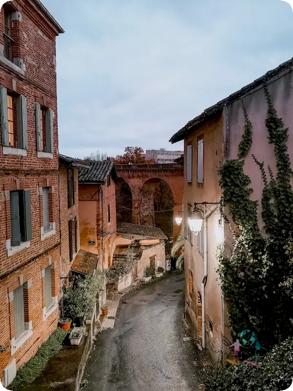 Casco antiguo de Albi al atardecer