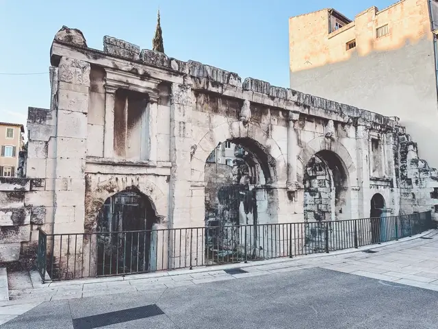 Puerta de Augusto Nimes