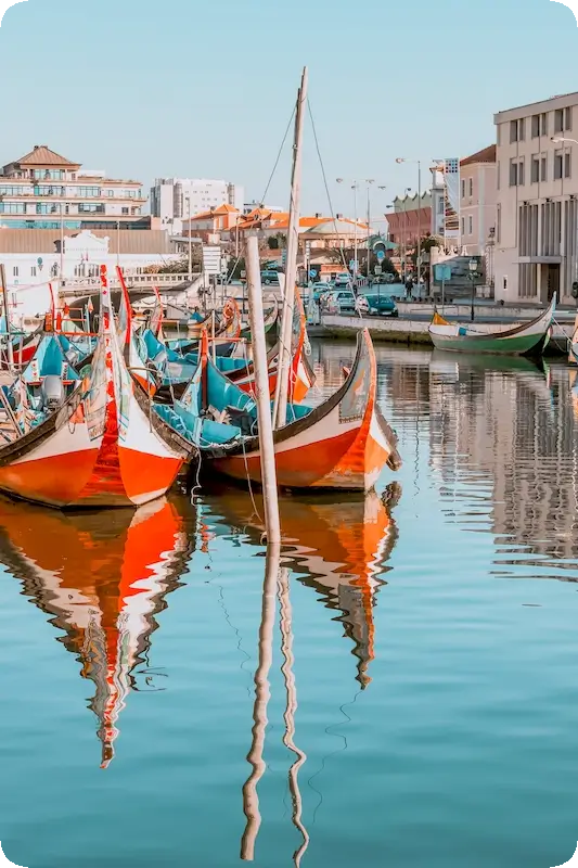 Canales de Aveiro y sus tradicionales barcos 