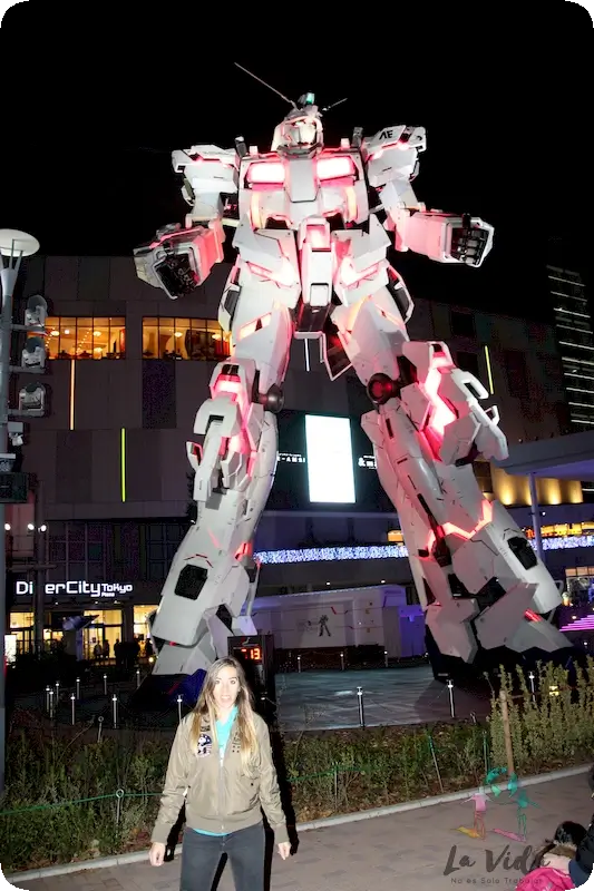 Estatua gigante de Gundam en Odaiba 