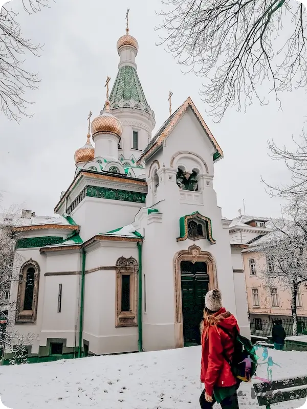 Judit enfrente de la -Iglesia Rusa de San Nicolás Sofia 