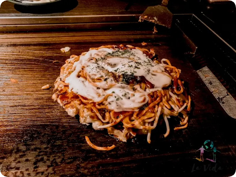 Okonomiyaki en Jingumae Mokuchi restaurante en Harajuku Tokio