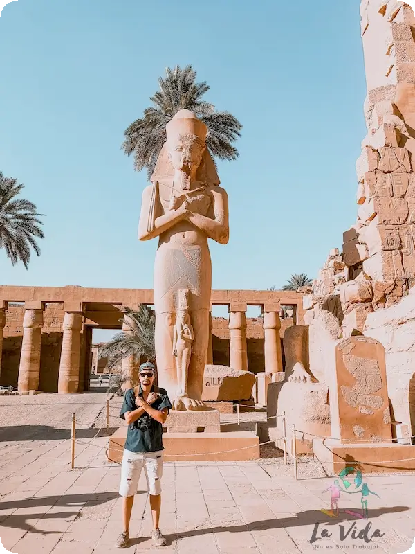 Dani en el Templo de Karnak, ubicado en Luxor Egipto