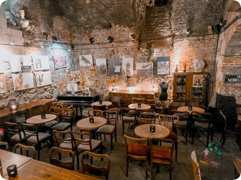 Piwnica pod Baranami bar subterraneo Cracovia
