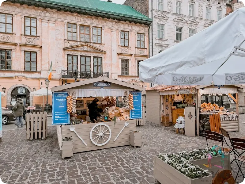Mercado de comida en la Plac Mariacki Cracovia