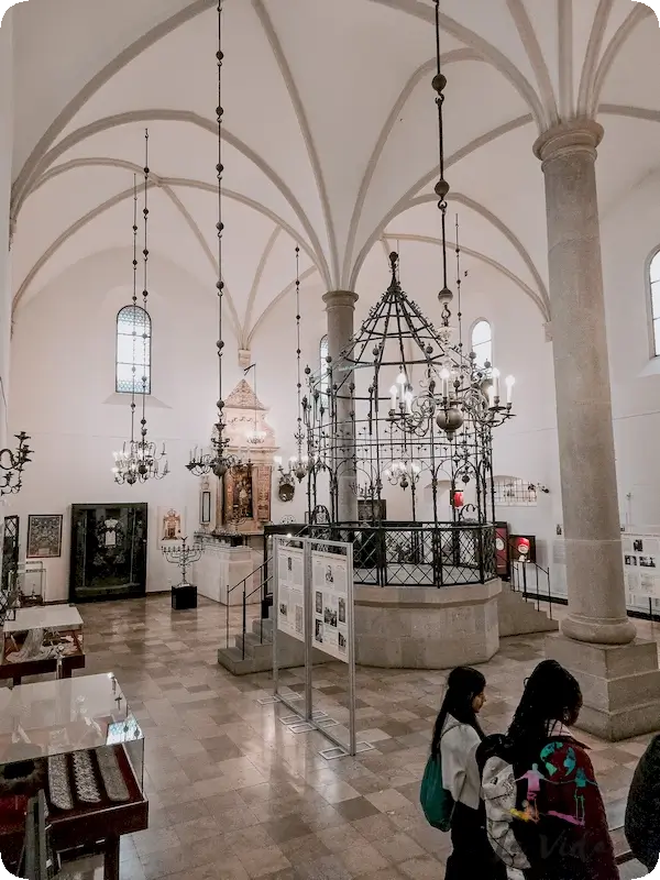 Sinagoga Vieja de Cracovia interior