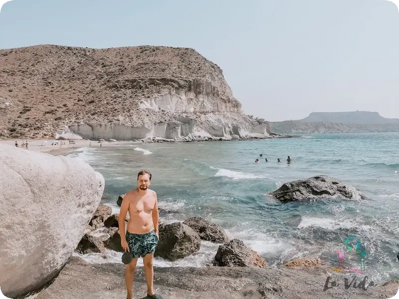 Dani en Cala Enmedio en Cabo de Gata