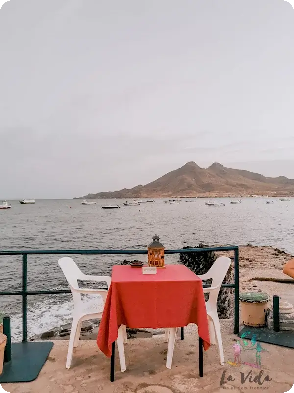 Cenando con vistas al mar Isleta del Moro