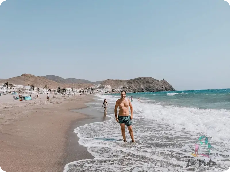 Playa urbana Carboneras