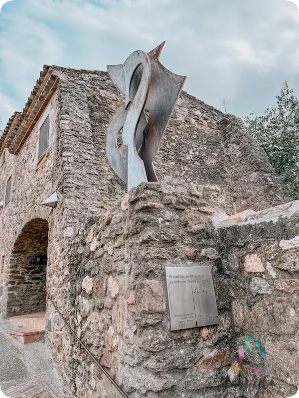 Monells, plaça del castell 