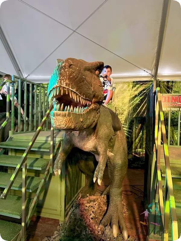 Eric en Dino Rider