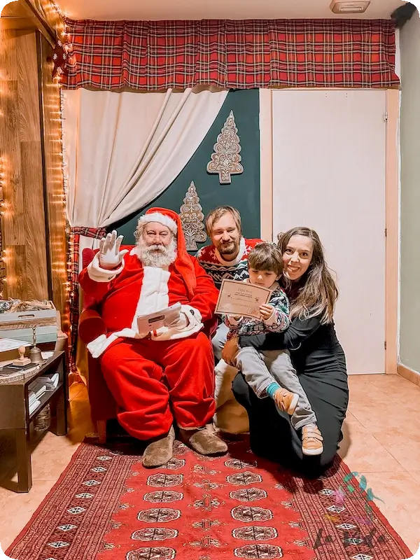 Foto familiar en un Trocito de Laponia con Papa Noel