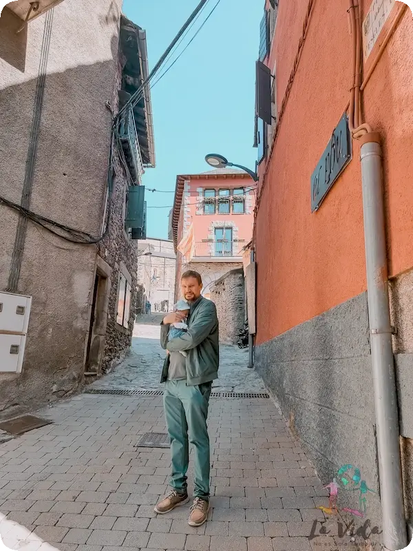 Dani Callejeando por Llívia