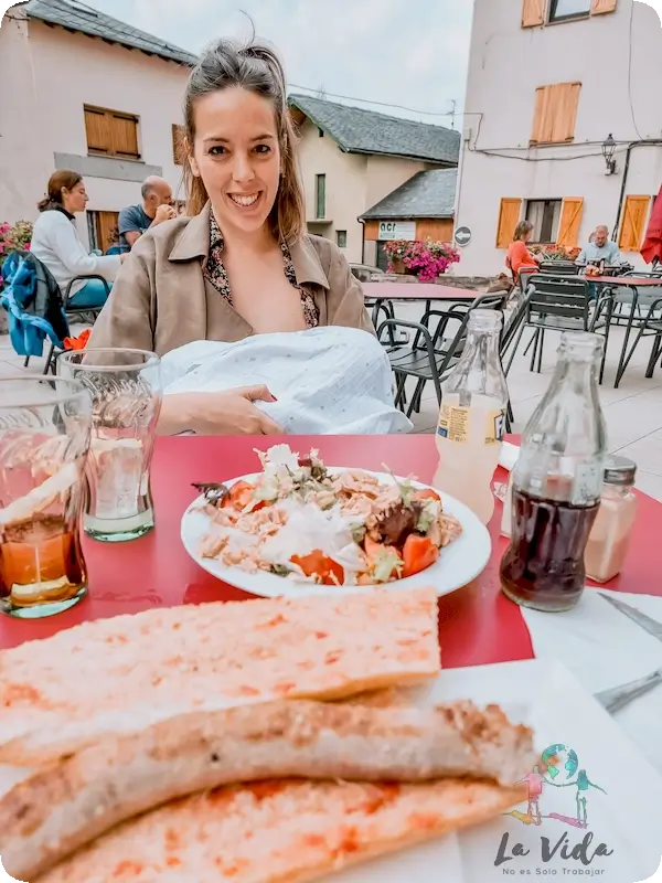 Comiendo en Casino de Alp