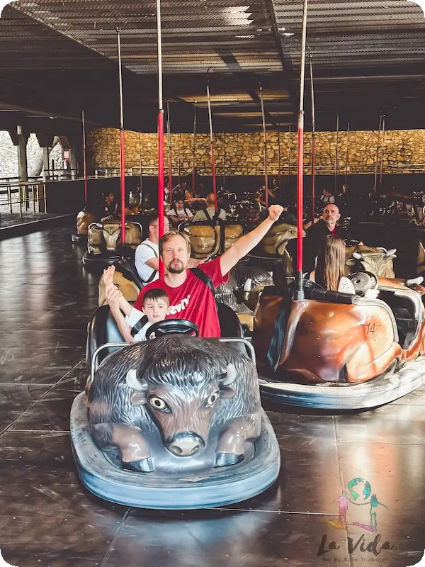 Coches de choque en PortAventura en Halloween