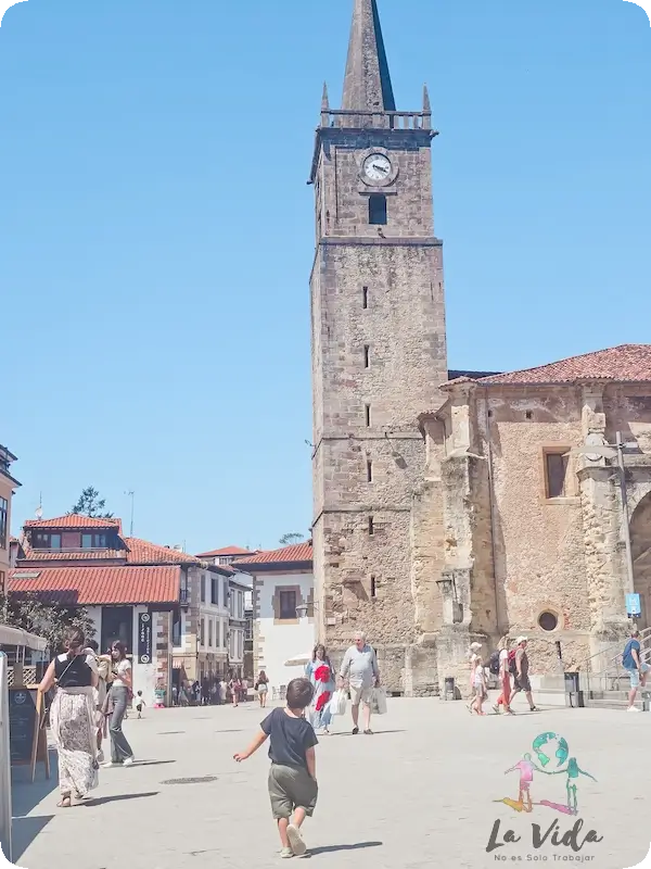 Eric caminando hacia la Iglesia de San Cristobal