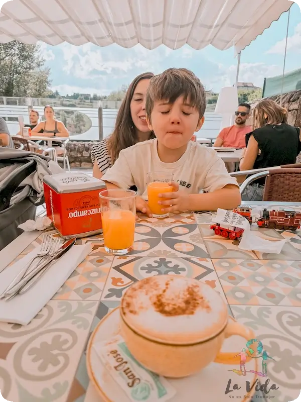 Desayunando en La Guinda de Santillana del Mar