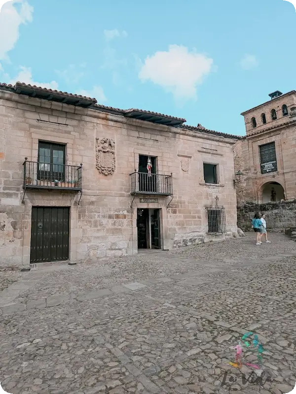 Fachada Museo del Barquillero en Santillana del Mar