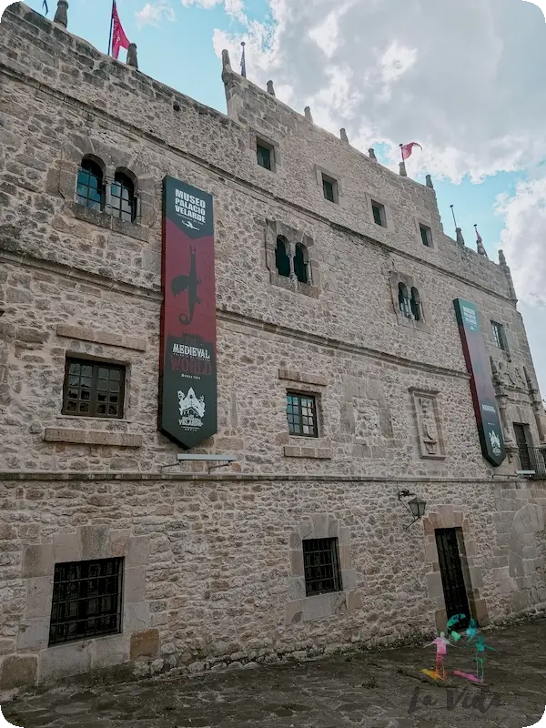Fachada del Palacio de Velarde