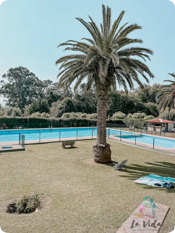 Camping Santillana del Mar piscina