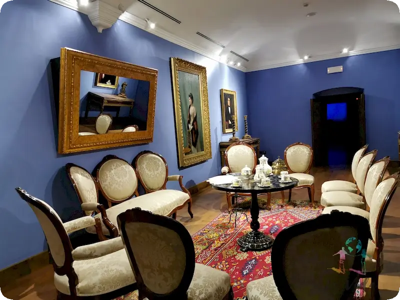 Decoración modernista de un salón en la vista el Món San Benet