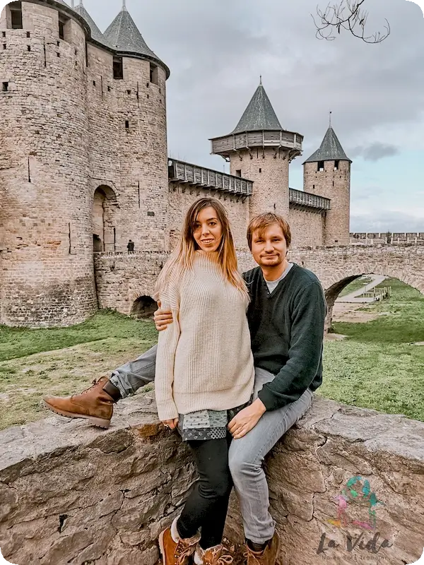 Carcassonne en 2018, delante del castillo