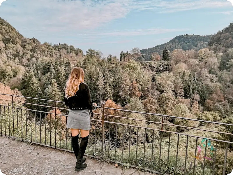 Mirador de Rupit. A lo lejos la Ermita de Santa Magdalena