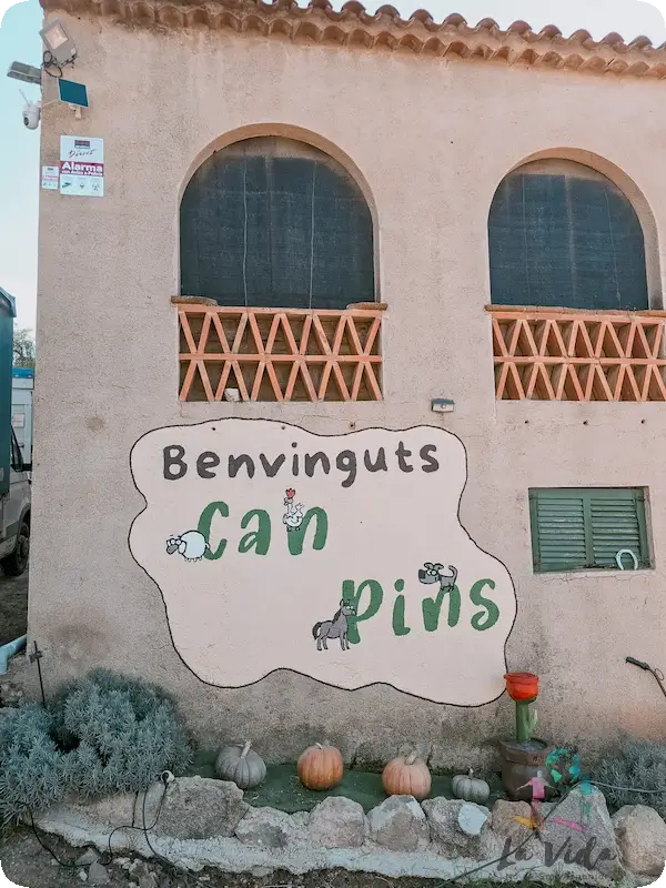 Granja Can Pins, entrada