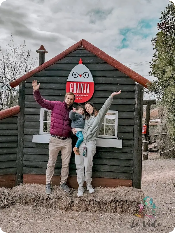 Foto familiar en Granja Aventura Park